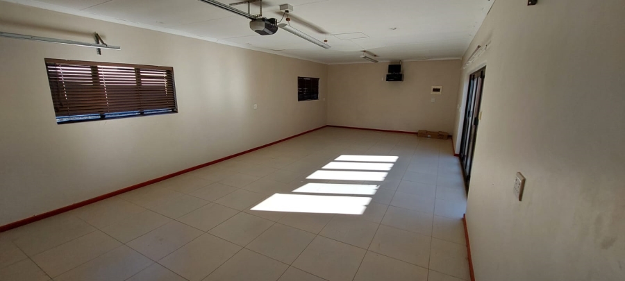 To Let 5 Bedroom Property for Rent in Ferreira Town Eastern Cape